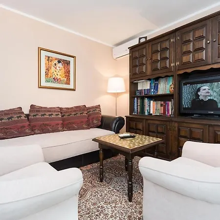 Tara Apartment *